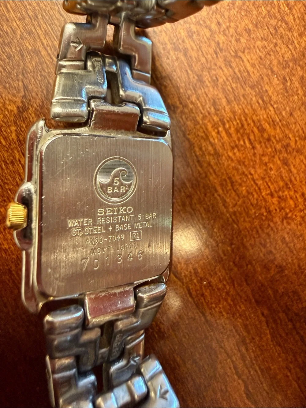 Vintage Women’s Two Tone Seiko Square Face Watch 4N00-7049 Japan